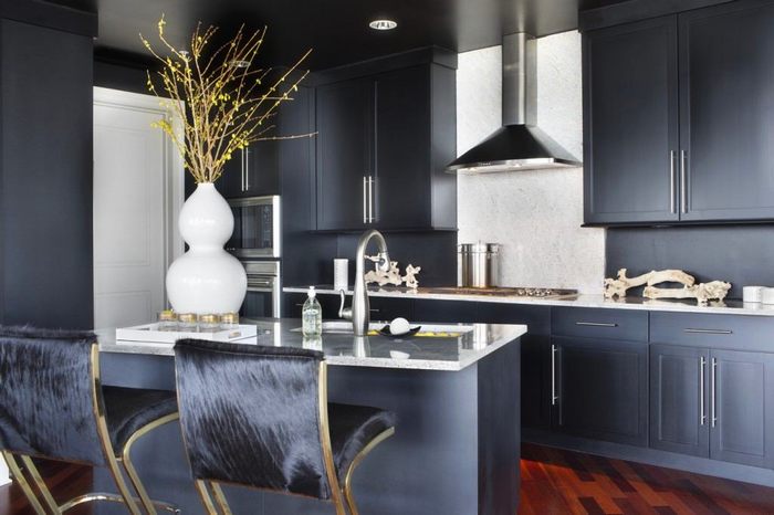 Báo giá thiết kế nhà bếp tuyệt đẹp với màu đen hiện đại 6