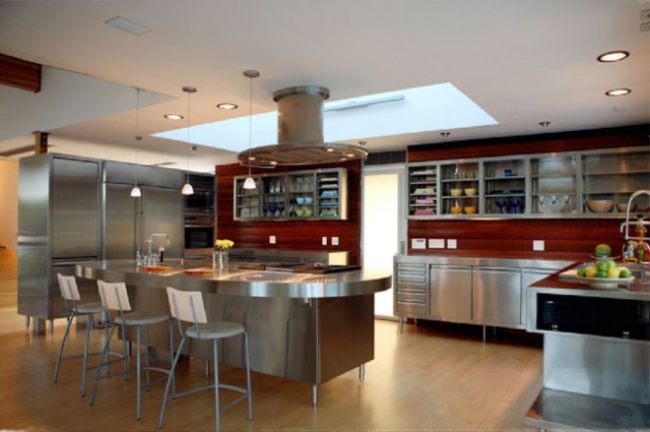 Thiết kế nội thất bếp đẹp ấn tượng chất liệu nội thất màu bạc 15