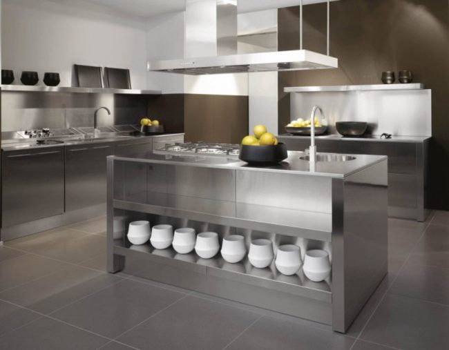 Thiết kế nội thất bếp đẹp ấn tượng chất liệu nội thất màu bạc 4