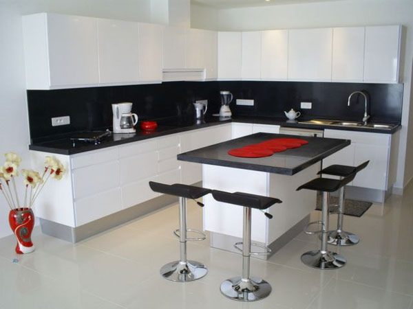 Nội thất nhà bếp đẹp với cặp màu đen và trắng 12